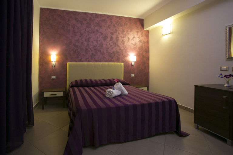 Bedroom 4, Trigrana Vacanze Hotel, Trapani