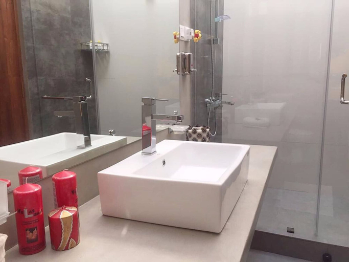 Bathroom 3, Hotel Heladiv, Mihinthale
