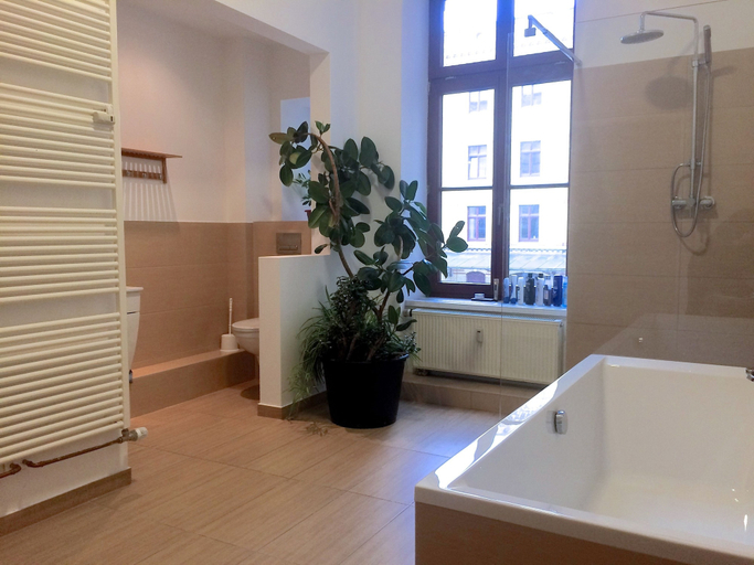 Bathroom 5, Gwuni Mopera, Leipzig