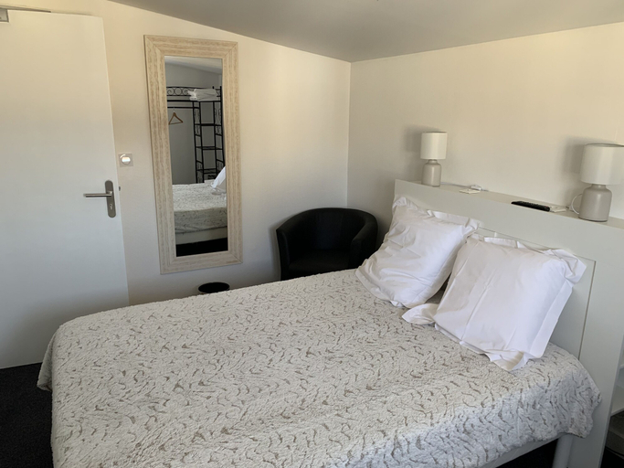 Bedroom 4, Le Melchior, Gironde