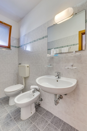 Bathroom 5, Hotel Ambassador, Venezia