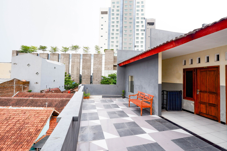 Exterior & Views 2, Hotel O Solo Point Guest House Syariah, Solo