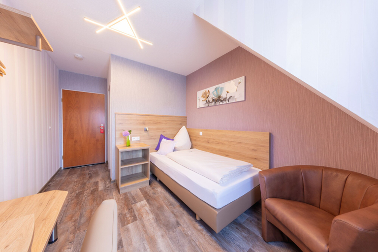 Bedroom 4, Hotel Reinhardtshof Garni, Esslingen