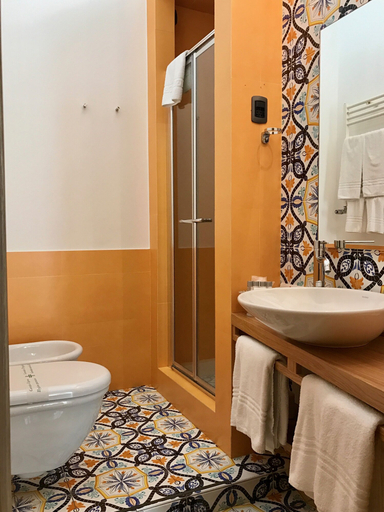 Bathroom 5, B&B Orsini46, Napoli