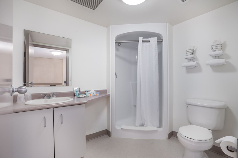 Bedroom 4, Residence & Conference Centre - Niagara-on-the-Lake, Niagara
