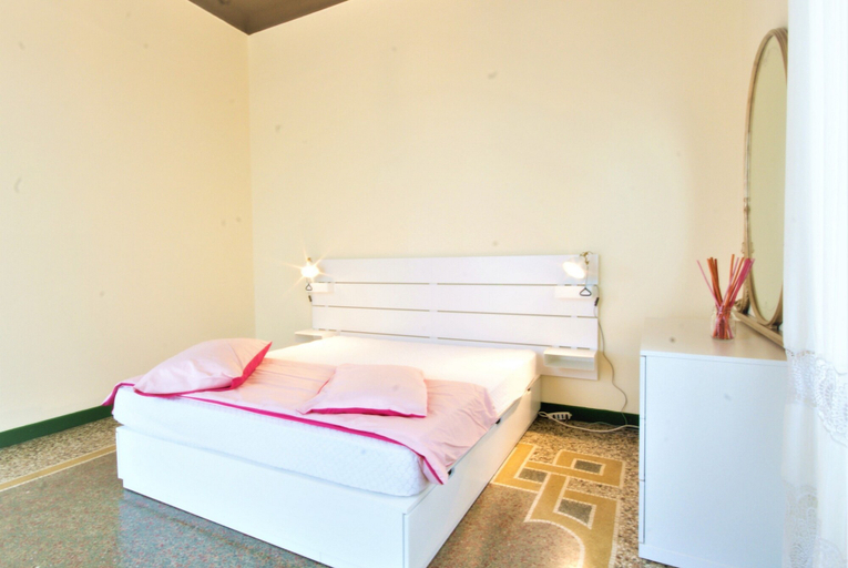 Room 4, Casa Gazzano, Imperia