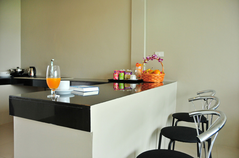 Food & Drinks 5, Am Surin Place, Pulau Phuket