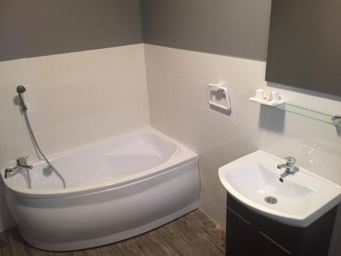 Bathroom 4, Hotel Le Saint Amand, Cher