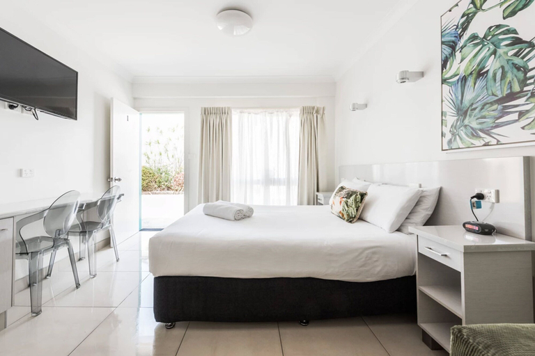 Bedroom 2, Hibiscus Motel, Byron