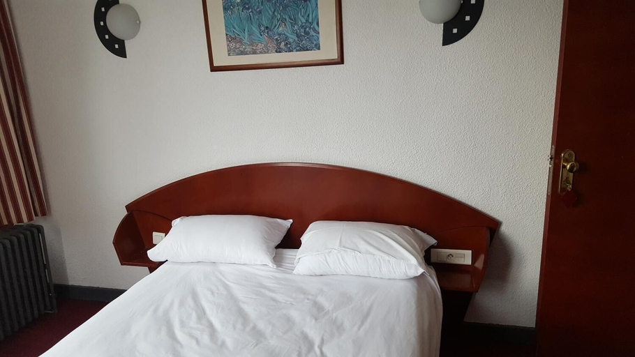 Bedroom 4, Hôtel le Clémenceau, Nord