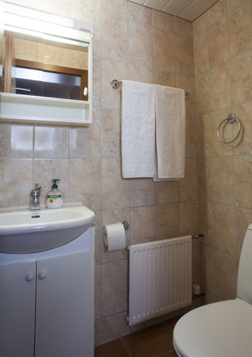 Bathroom 3, Gerður Apartments, Reykjavík