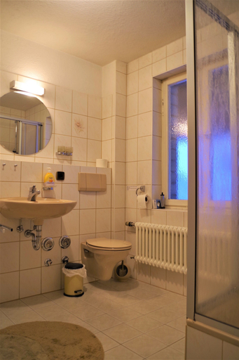 Bathroom 5, Haus Barnabas im Engel - Gasthaus Engel, Lörrach