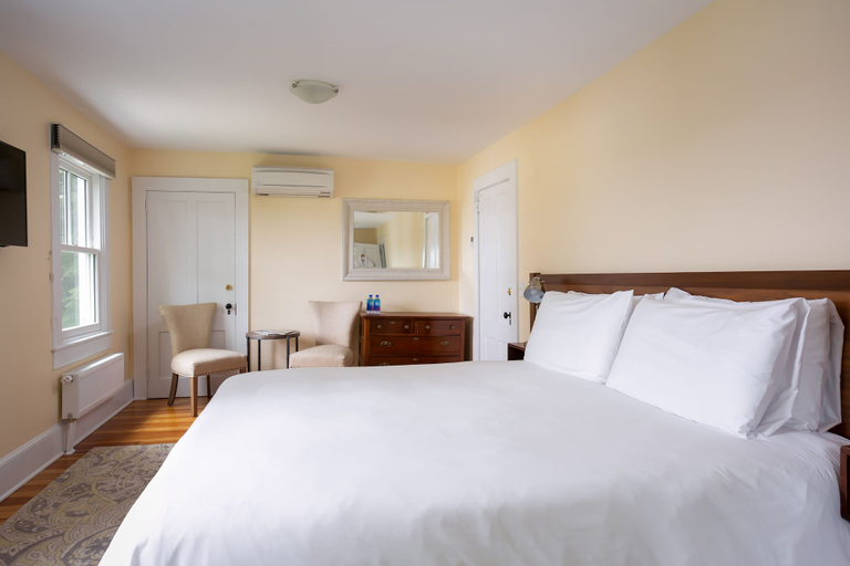 Bedroom 3, Lakehouse Inn, Berkshire