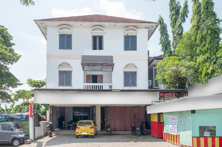 Exterior & Views 2, OYO 1906 Zhafira Guest House, Makassar