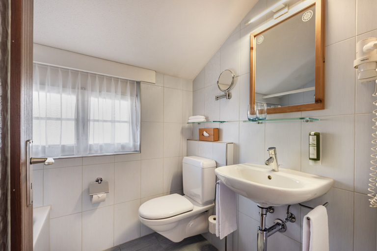 Bathroom 4, Romantik Hotel Stern, Plessur