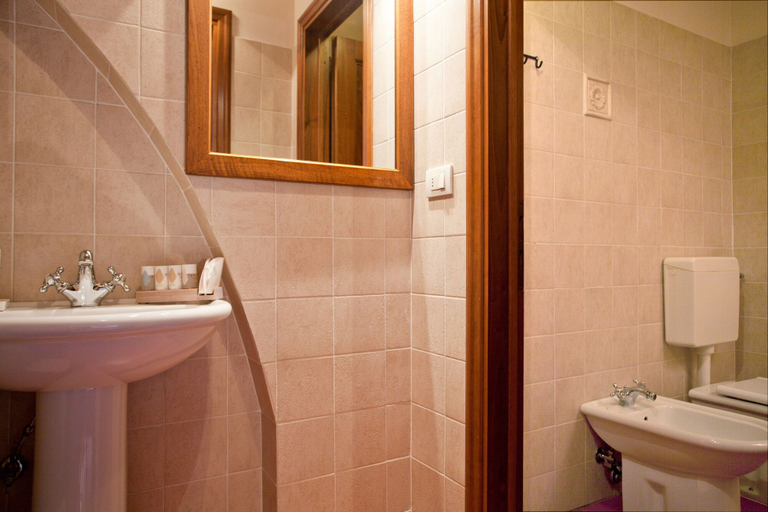 Bathroom 5, Relais Villa Belvedere, Florence