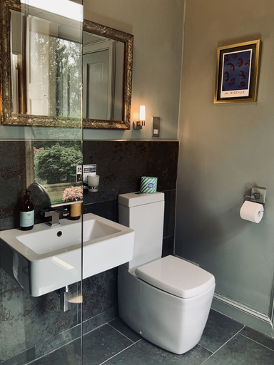 Bathroom 5, Ben A'an House, Stirling
