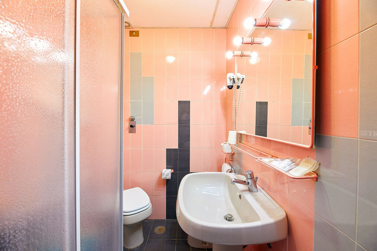 Bathroom 4, Hotel Clorinda, Salerno