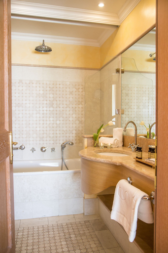 Bathroom 4, Palace Hotel, Brescia