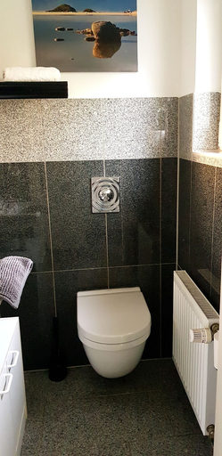 Bathroom 5, MiamarMaxipartments - Trakehner Straße, Köln