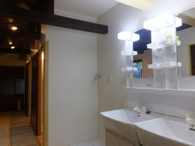 Bathroom, Guesthouse Mikkaichi - Hostel, Komatsu