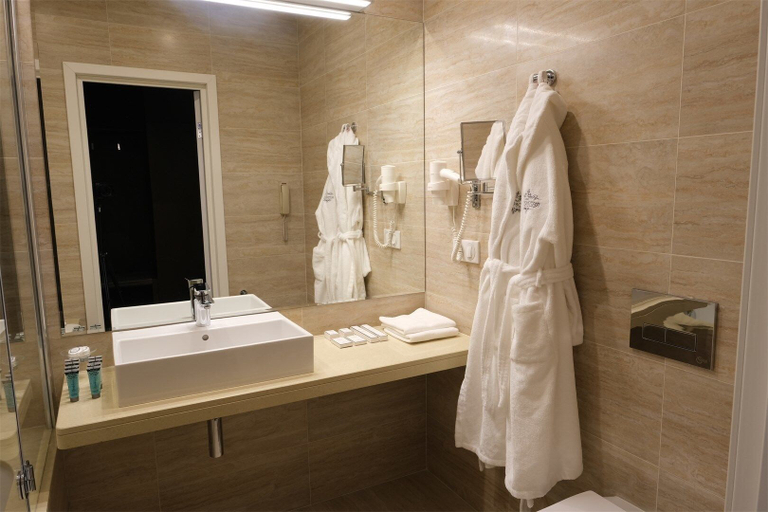 Bathroom 2, Hotel Ostrovskiy, Kostroma