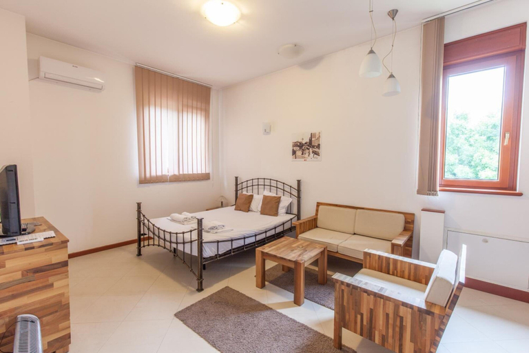 Bedroom 3, Belgrade Hills Villa and Suites, Belgrade