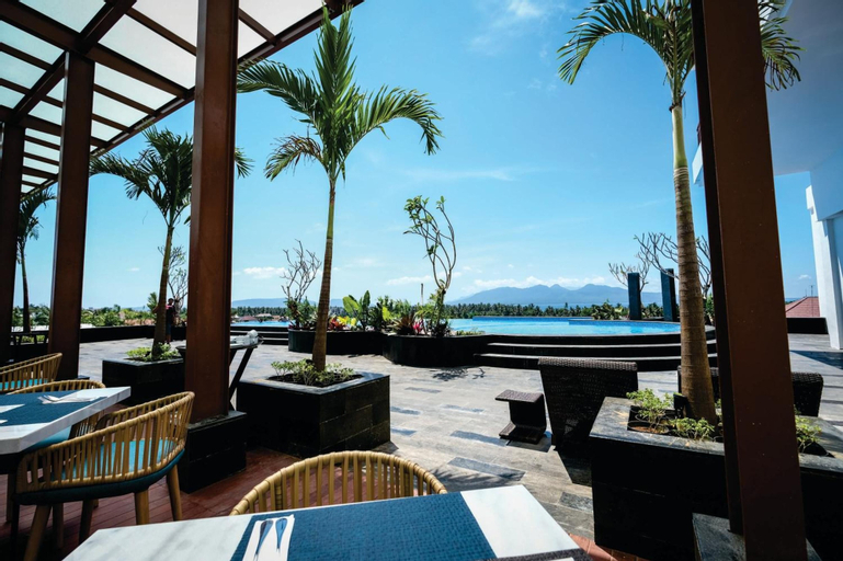 Exterior & Views 16