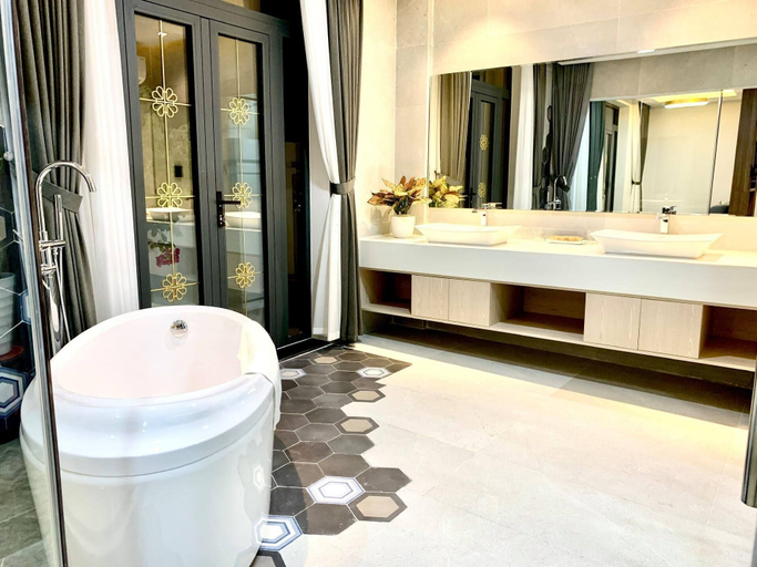 Bathroom 5, Golden Inn Hotel, Huế