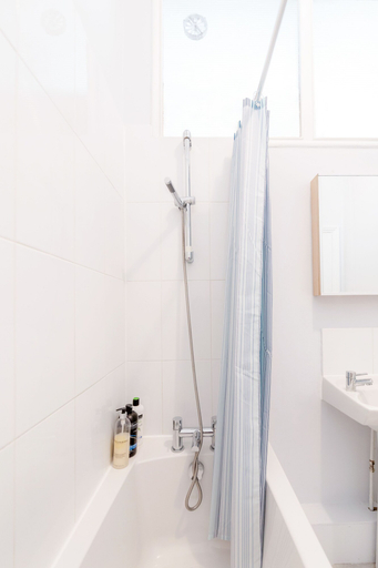 Bathroom 3, Earls Court Apartments by BaseToGo, London