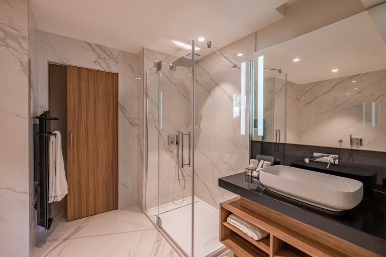 Bathroom 5, Les Trésorières, Indre-et-Loire