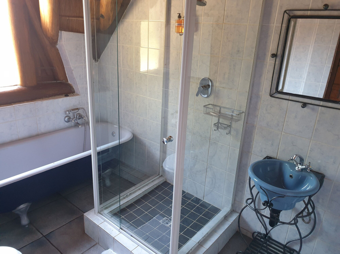 Bathroom 4, Marrob Lodge, Uthungulu
