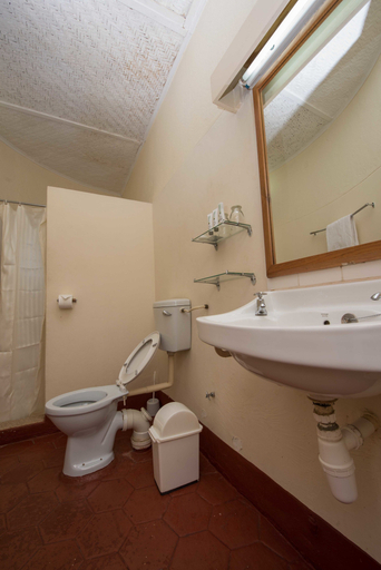 Bathroom 4, Sunbird Nkopola Lodge, TA Mponda