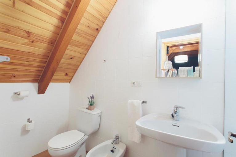 Bathroom 3, La Petite Boheme, Lleida