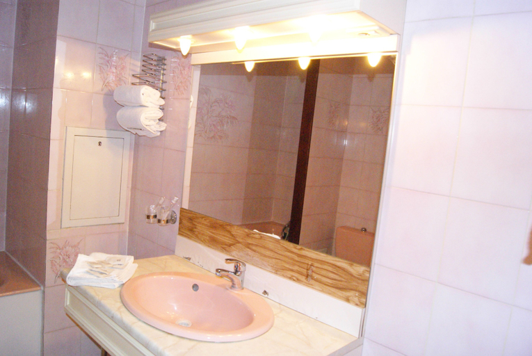 Bathroom 4, Hôtel 1er Consul Rouen, Seine-Maritime
