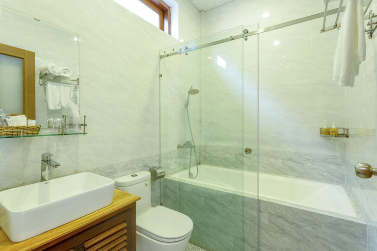 Bathroom 4, Ha My Beachside Villa Hoian, Da Nang