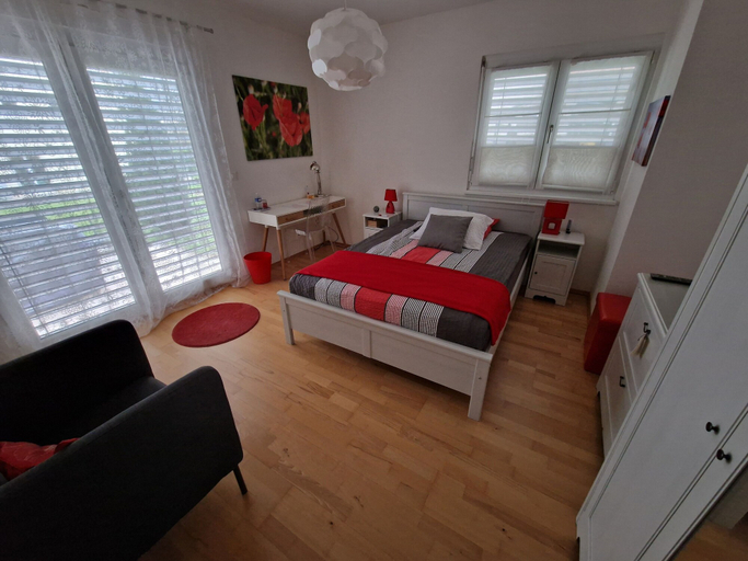 Bedroom, BnB Les Coquelicots, Nyon