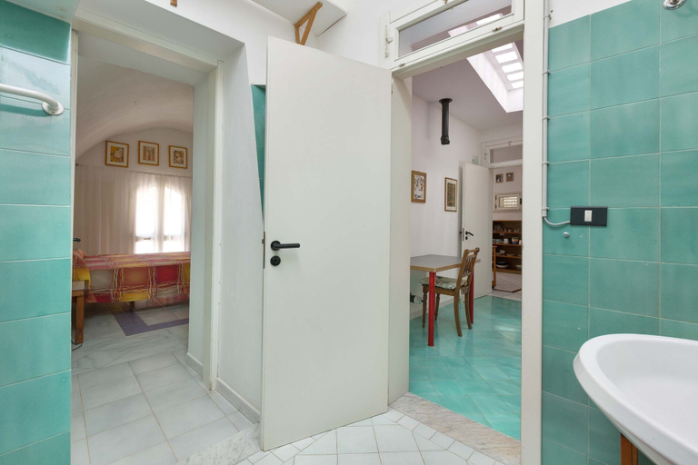 Bathroom 4, Pajara Annelies, Lecce