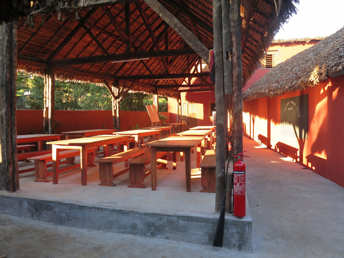 Food & Drinks, Youth Hostel, Diana