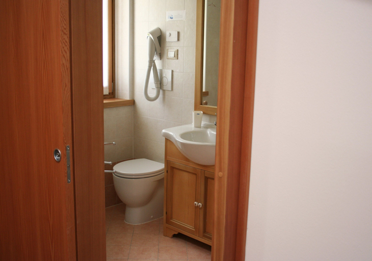 Bathroom 3, Garnì Sella al Cipriani, Trento