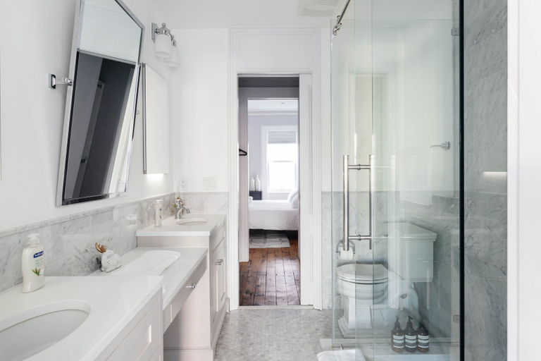 Bathroom 3, 6 Bedroom Townhome Near NYC, Jersey City