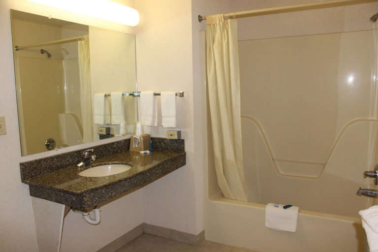 Bathroom 4, Nationwide 9 Inn, Cross