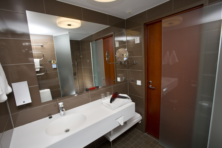 Bathroom 3, Original Sokos Hotel Vaakuna Rovaniemi, Lapland