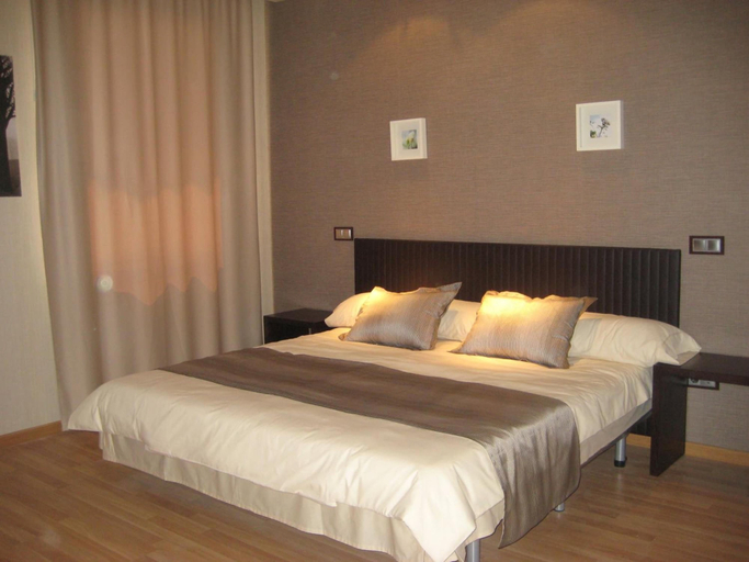 Bedroom 2, Hotel Dinastía, Madrid