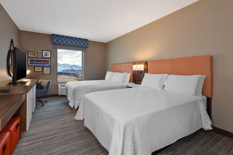 Bedroom 3, Hampton Inn & Suites Wells, Elko