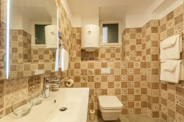 Bathroom 4, Xboutique, Šibenik
