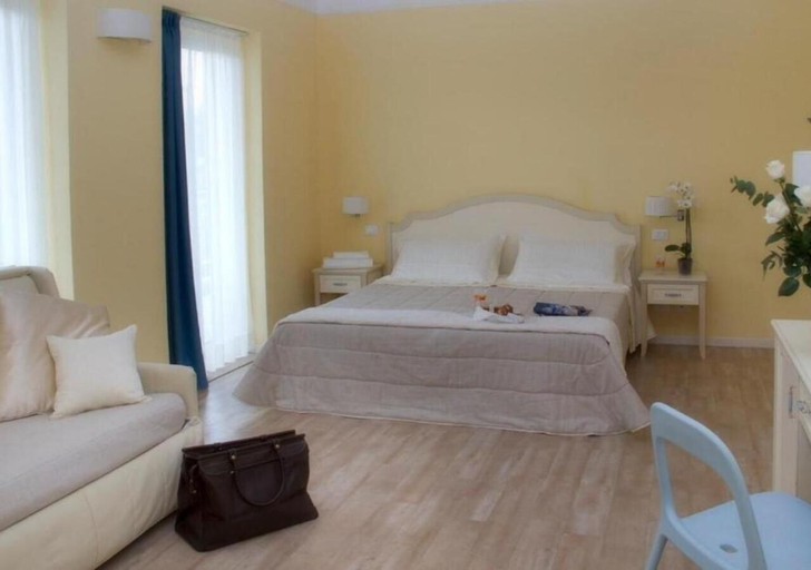 Bedroom 3, Villa Rosa BeYou Hotel, Rimini