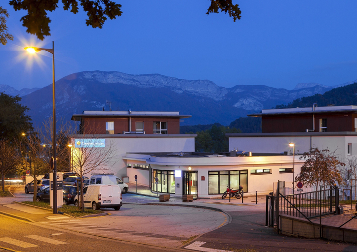 Exterior & Views