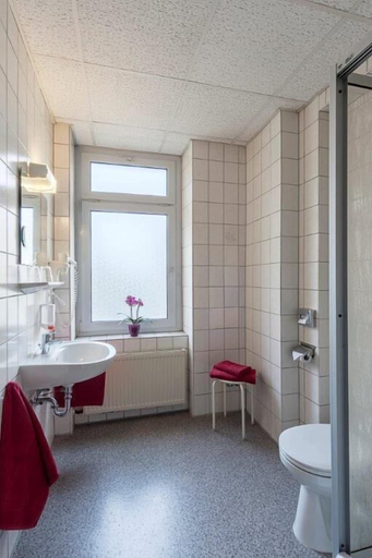 Bathroom 5, Hotel Burgk, Dresden