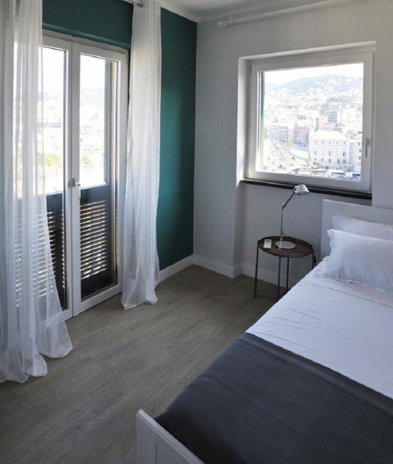 Bedroom 5, Aquarium Rooms, Genova